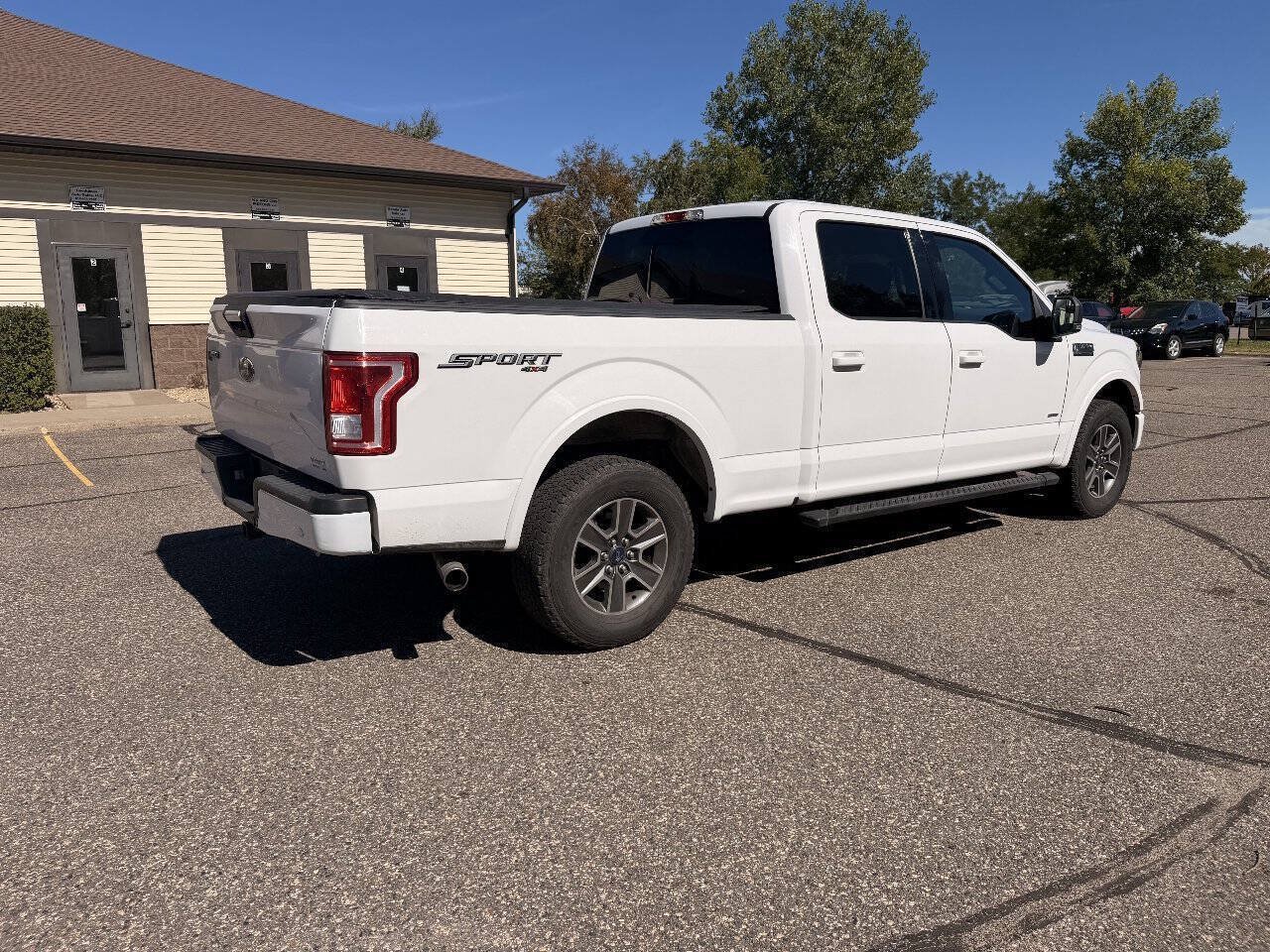 Used 2017 Ford F150 XLT w/ Equipment Group 302A Luxury AWD/4WD image 4