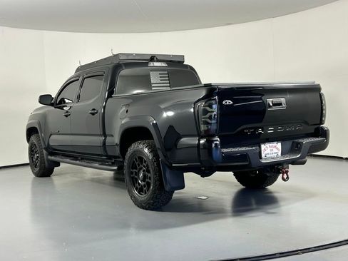 Used 2020 Toyota Tacoma TRD Sport w/ TRD Premium Sport Package AWD/4WD image 5