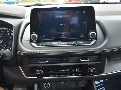 Used 2023 Nissan Rogue SV AWD/4WD image 17