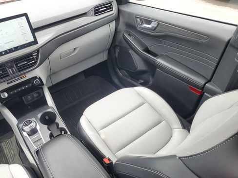 Certified 2023 Ford Escape Platinum image 32
