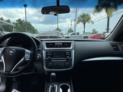 Used 2017 Nissan Altima 2.5 S w/ Power Driver Seat Package FWD image 9