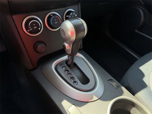 Used 2013 Nissan Rogue SV image 17