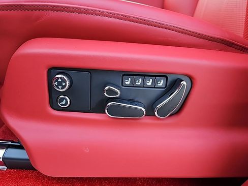 Certified 2022 Bentley Bentayga image 21