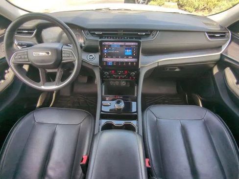 Certified 2023 Jeep Grand Cherokee Limited AWD/4WD image 18
