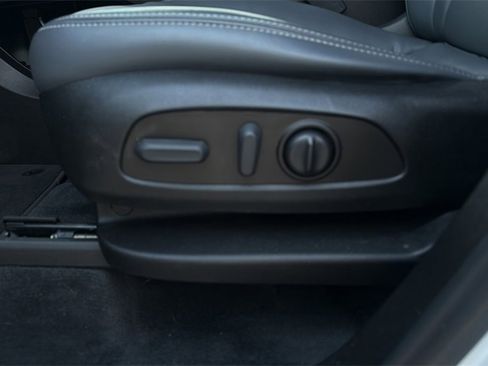 Used 2022 Buick Enclave Essence w/ Sport Touring Edition image 31