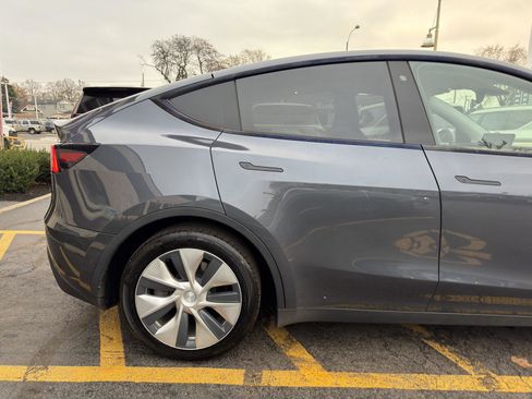 Used 2020 Tesla Model Y Long Range image 10