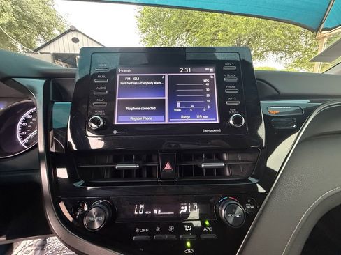 Used 2024 Toyota Camry SE image 21