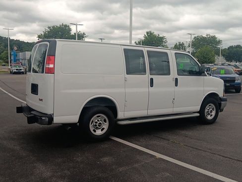 Used 2024 GMC Savana 2500 w/ Driver Convenience Package RWD image 4