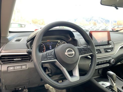 Used 2025 Nissan Altima 2.5 SV image 35