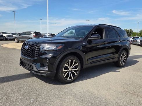 New 2026 Ford Explorer ST-Line RWD image 3