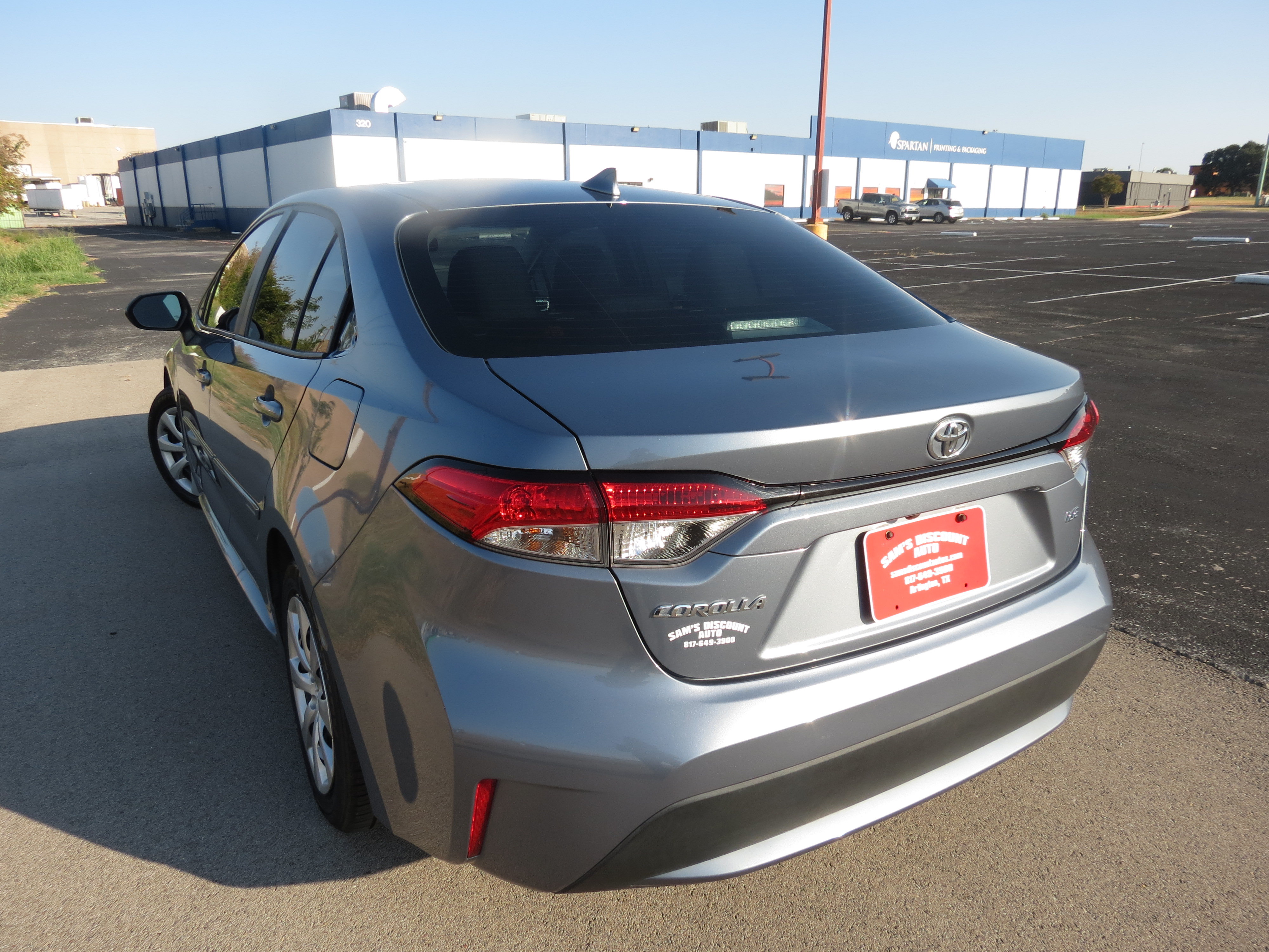 Used 2020 Toyota Corolla LE FWD image 3