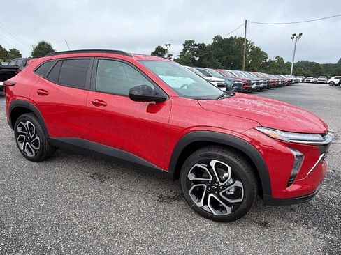 New 2026 Chevrolet Trax RS w/ Sunroof Package FWD image 7