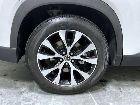 Used 2024 Toyota Grand Highlander AWD Hybrid image 24