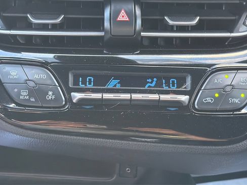 Used 2018 Toyota C-HR XLE FWD image 28