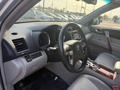 Used 2013 Toyota Highlander Limited image 14