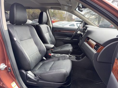 Used 2014 Mitsubishi Outlander SE image 13