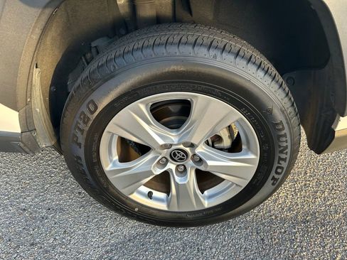 Used 2021 Toyota RAV4 XLE FWD image 10