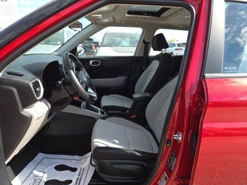 Used 2022 Hyundai Venue SEL w/ Cargo Package image 16