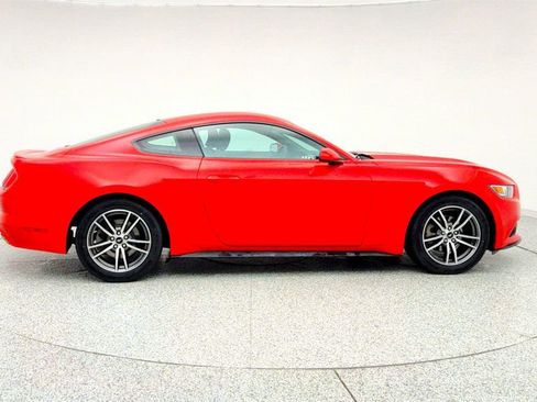 Used 2017 Ford Mustang Coupe image 4