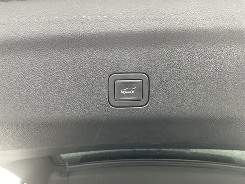 Used 2024 GMC Yukon Denali w/ Advanced Technology Package image 16