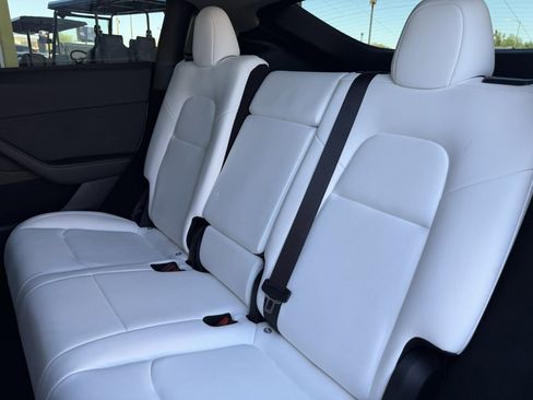 Used 2024 Tesla Model Y 2WD image 37