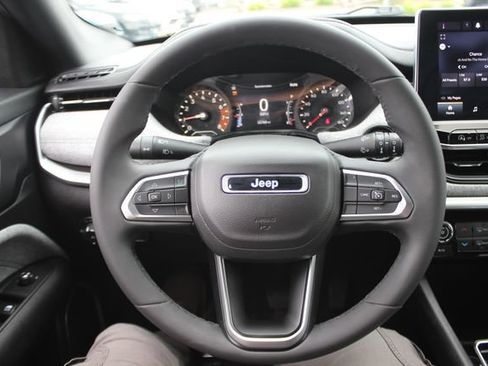 Used 2024 Jeep Compass Latitude AWD/4WD image 12