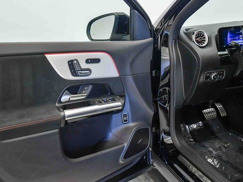 Used 2024 Mercedes-Benz GLA 35 AMG 4MATIC image 33