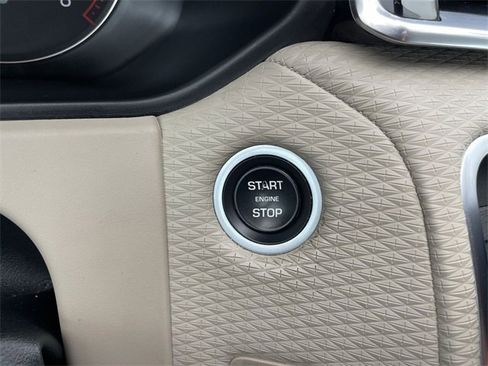 Used 2019 Land Rover Range Rover Velar S image 16