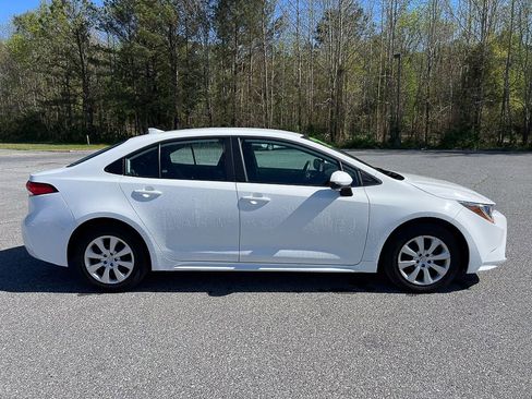 Used 2024 Toyota Corolla LE image 6