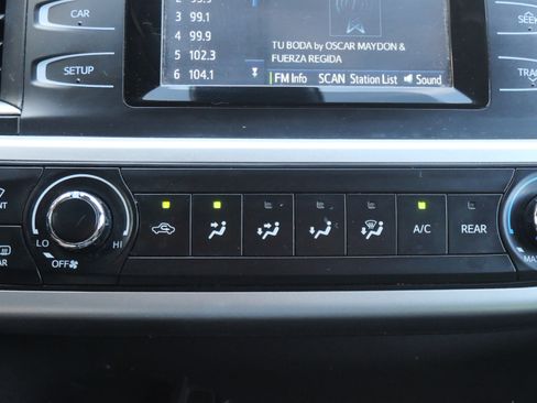 Used 2019 Toyota Highlander LE image 27