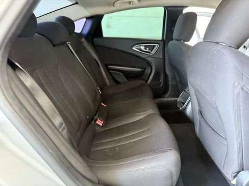 Used 2015 Chrysler 200 Limited image 37