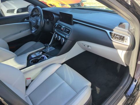 Used 2023 Genesis G70 2.0T RWD image 5