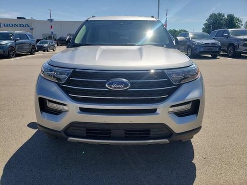 Used 2020 Ford Explorer XLT w/ Equipment Group 202A AWD/4WD image 2