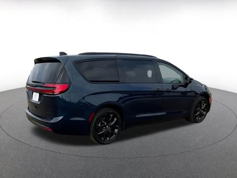 Used 2025 Chrysler Pacifica Limited image 14