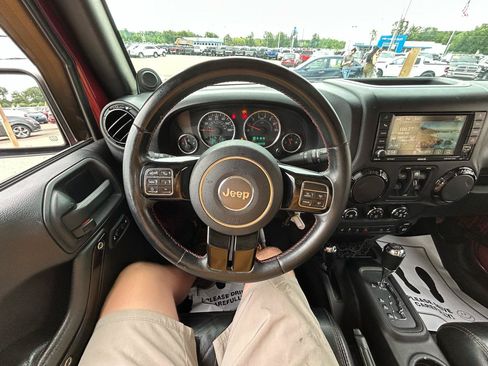 Used 2012 Jeep Wrangler Unlimited Sahara AWD/4WD image 27