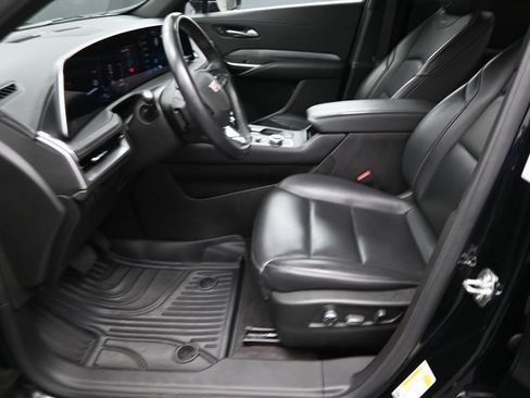 Used 2024 Cadillac XT4 Premium Luxury FWD image 18