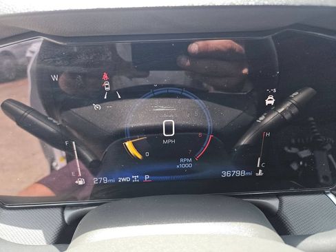 Used 2025 Chevrolet TrailBlazer LT AWD/4WD image 19