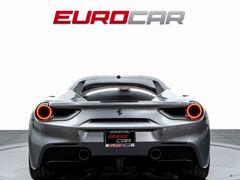 Used 2018 Ferrari 488 GTB image 4