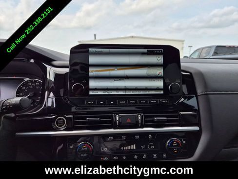 Used 2024 Nissan Pathfinder SL w/ SL Premium Package FWD image 18