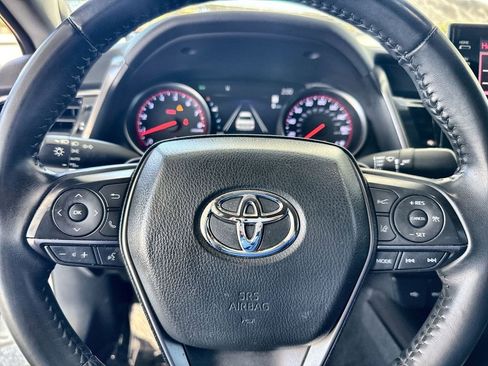 Used 2022 Toyota Camry XSE image 3