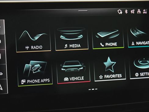 Used 2024 Audi Q8 e-tron Premium Plus w/ Premium Plus Package image 19