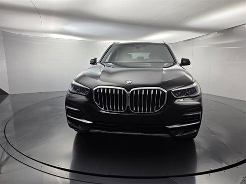Used 2023 BMW X5 xDrive40i w/ Executive Package image 3