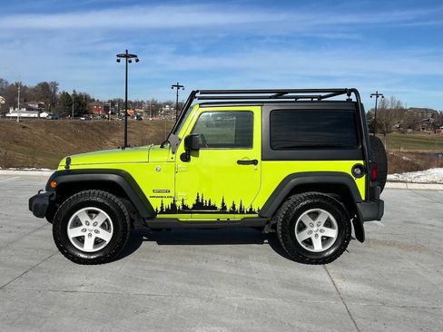 Used 2016 Jeep Wrangler Sport w/ Quick Order Package 24S AWD/4WD image 6