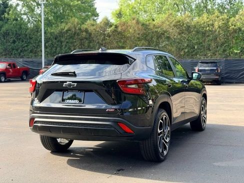Used 2025 Chevrolet Trax RS w/ Sunroof Package FWD image 5