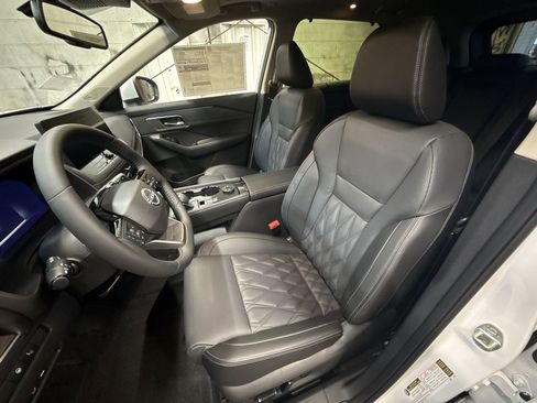 New 2026 Nissan Rogue Platinum image 13