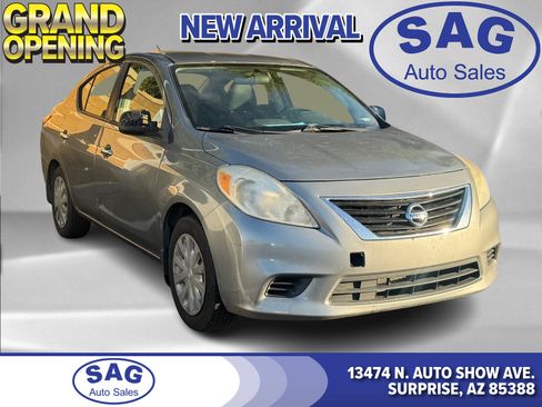 Used 2014 Nissan Versa SV image 1