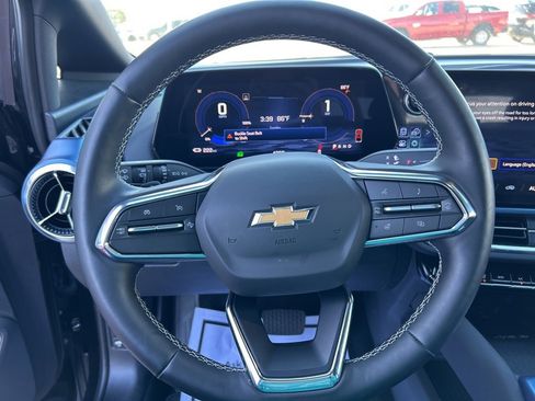 Used 2025 Chevrolet Equinox EV LT w/ Convenience Package image 17