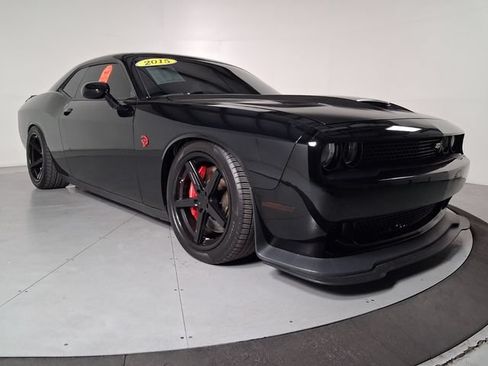Used 2015 Dodge Challenger SRT Hellcat RWD image 2