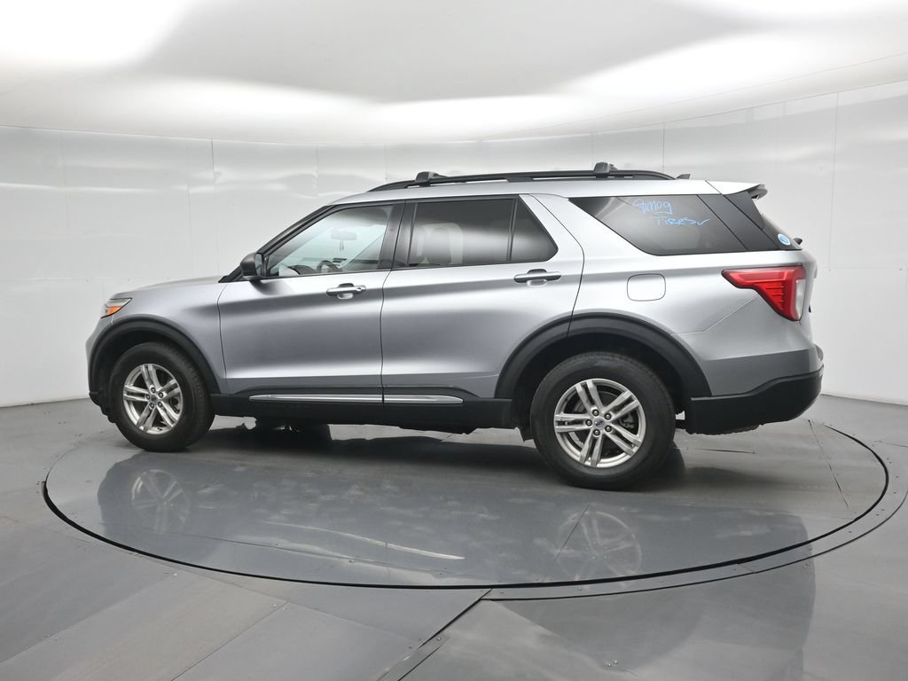 Used 2024 Ford Explorer XLT w/ Equipment Group 202A AWD/4WD image 7