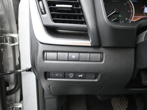Used 2024 Nissan Rogue SV FWD image 13